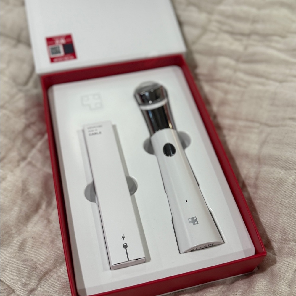 Medicube AGE-R ATS Air Shot – Like New with USB Charger & Original Case